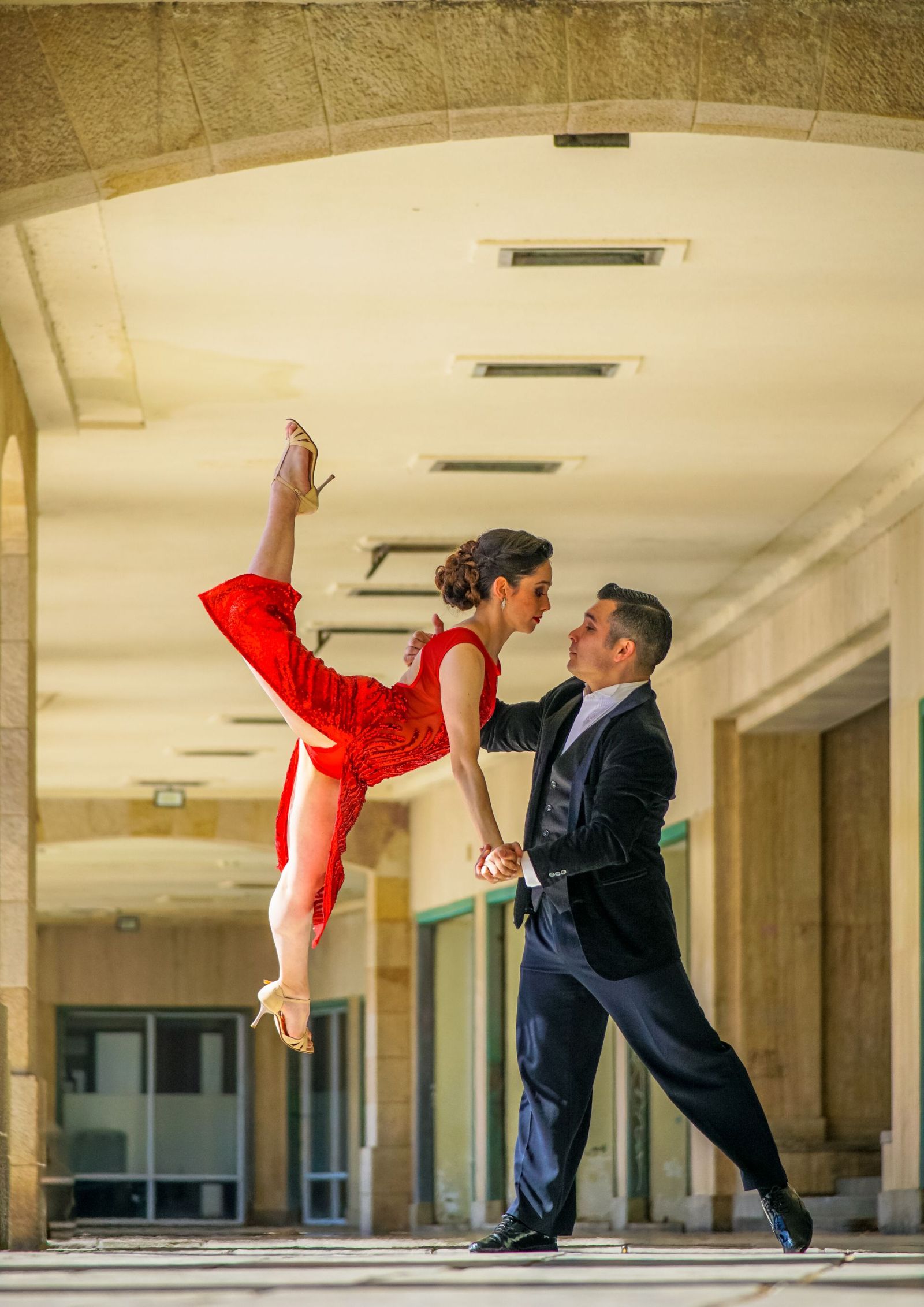 Elegant ballroom dance styles for your wedding first dance